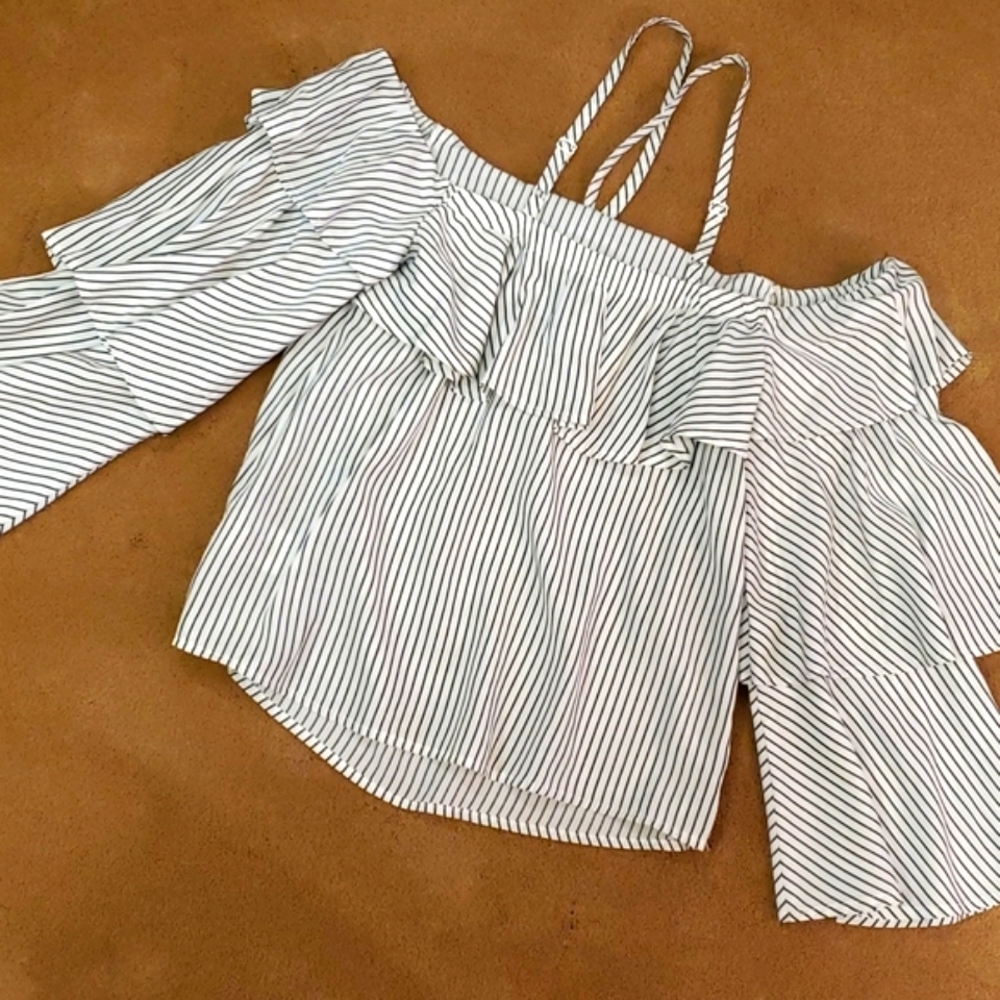 Express flouncy striped cold-shoulder blouse, XS - Picture 15 of 16
